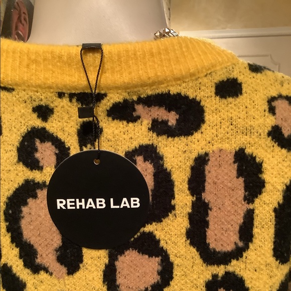 Oversized cheetah sweater by Rehab. - Picture 4 of 7
